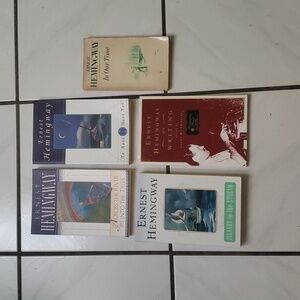 Ernest Hemingway Paperback Book Lot - White, Cream & Blue Covers